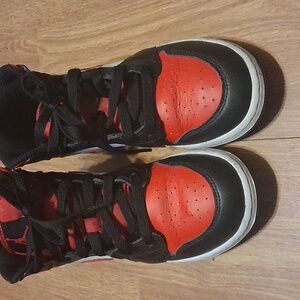 Jordan 1 Mid Black Fire Red GS 4.5